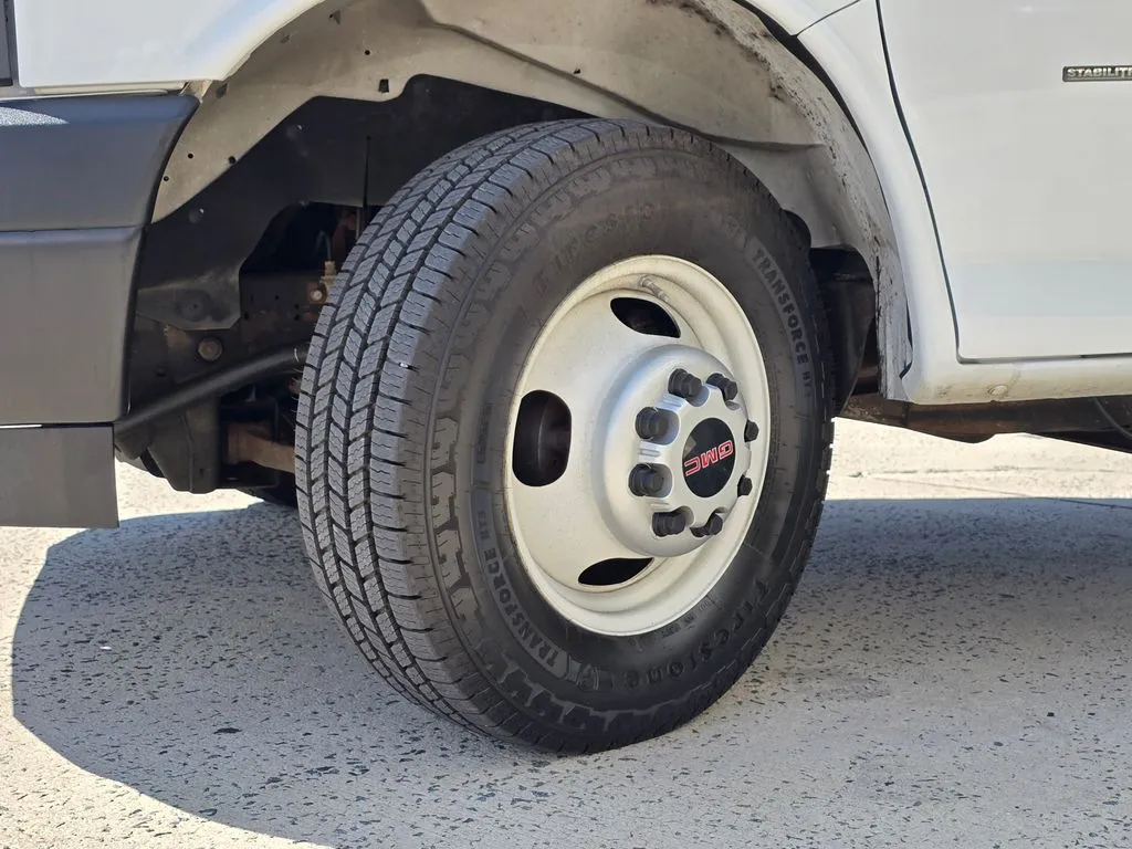 GMC Savana photo 32