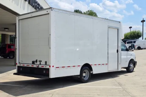 More photos of 2023 Chevrolet Express Cutaway 4500 Series Cutaway 16ft Box w/Shelves and Roll-up Door at Carolina Auto Warehouse, NC
