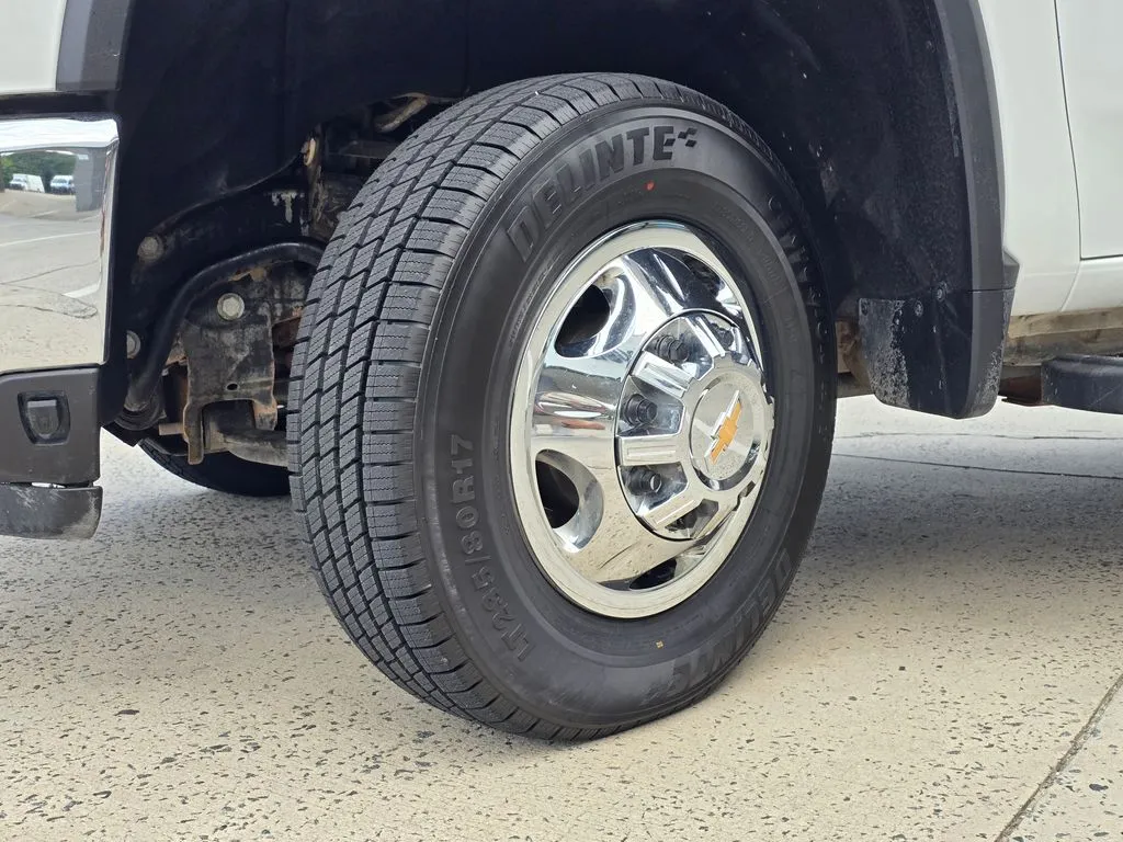 Chevrolet 3500HD photo 60