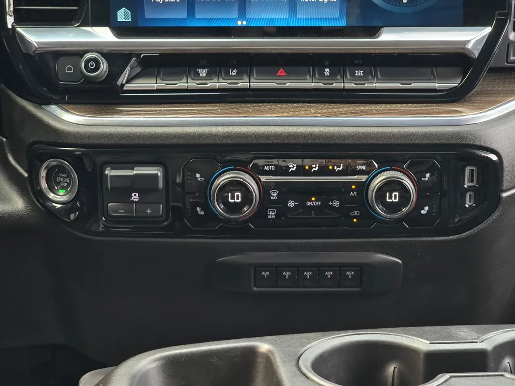 Chevrolet 3500HD photo 45