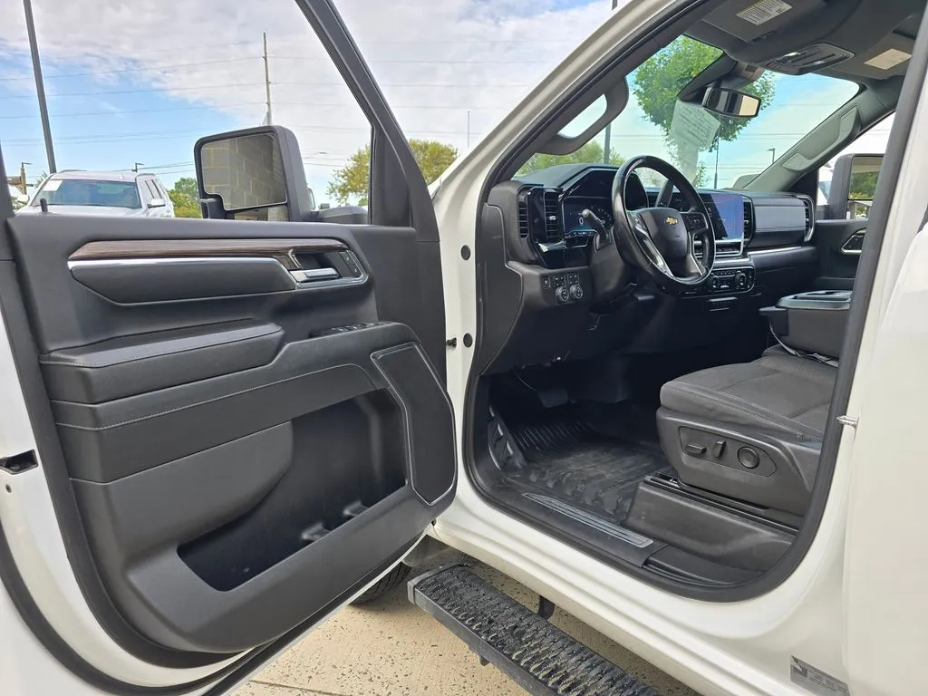 Chevrolet 3500HD photo 46