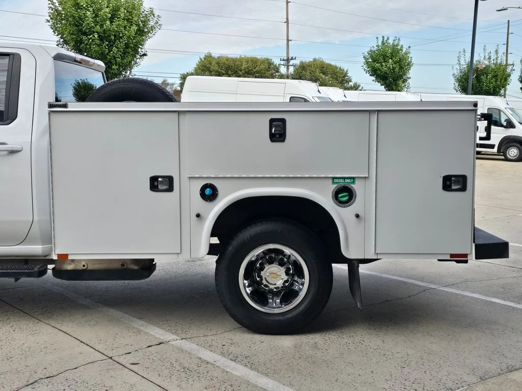 Chevrolet 3500HD photo 16