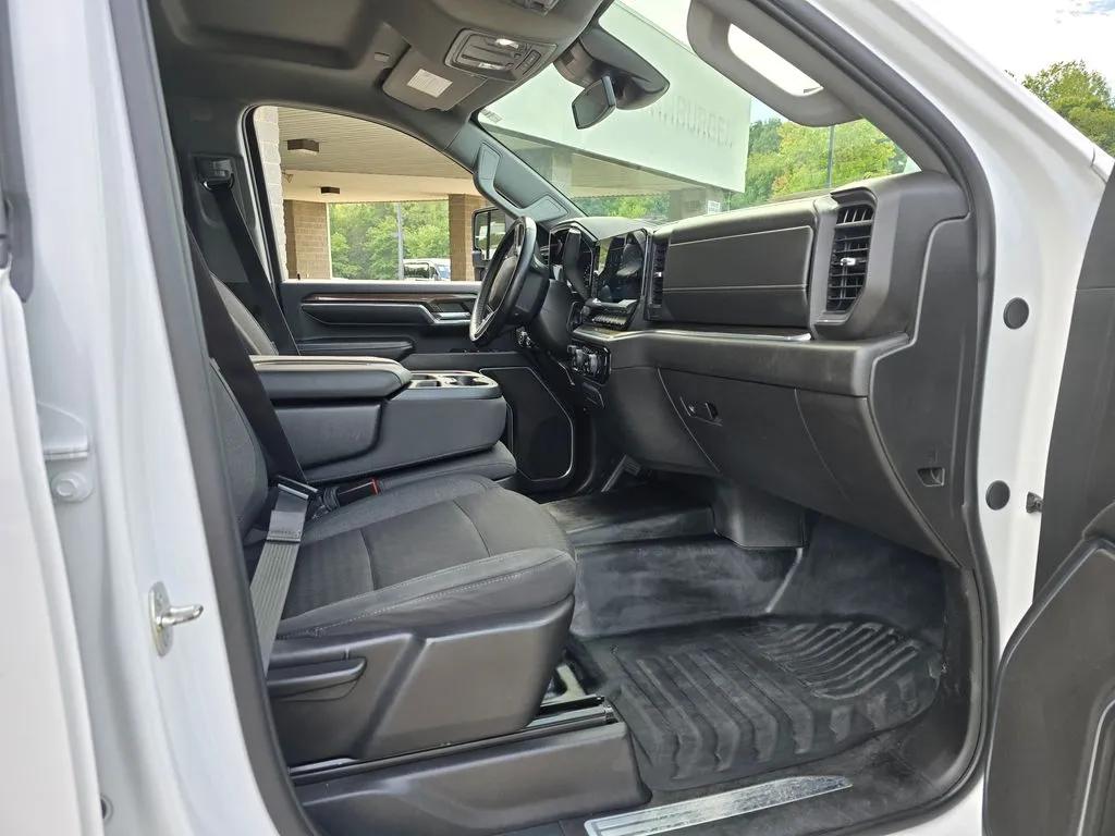 Chevrolet 3500HD photo 55