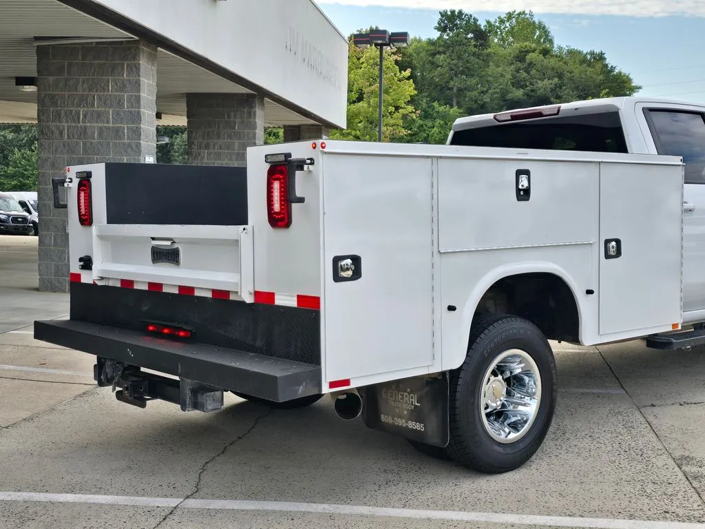 Chevrolet 3500HD photo 13