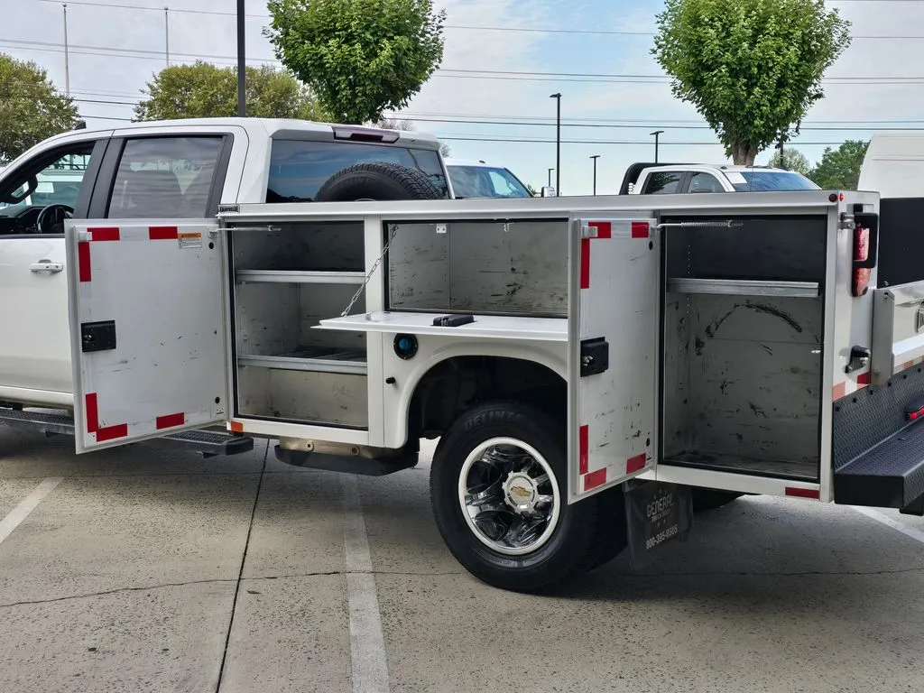 Chevrolet 3500HD photo 18