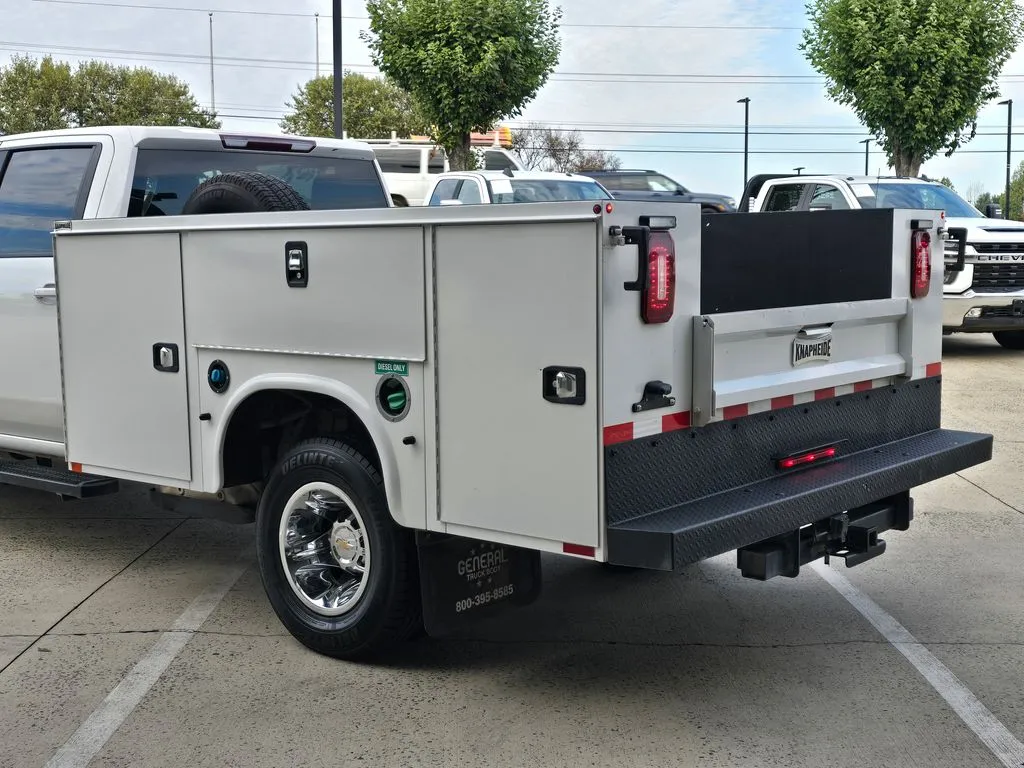 Chevrolet 3500HD photo 15