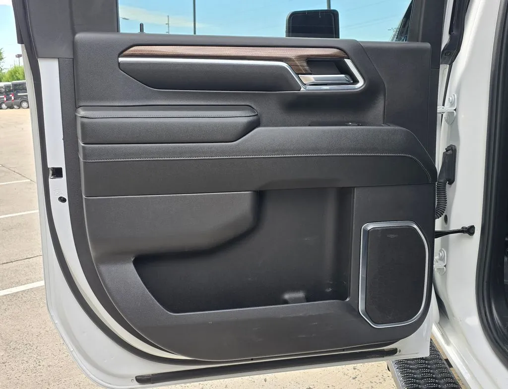 Chevrolet 3500HD photo 32