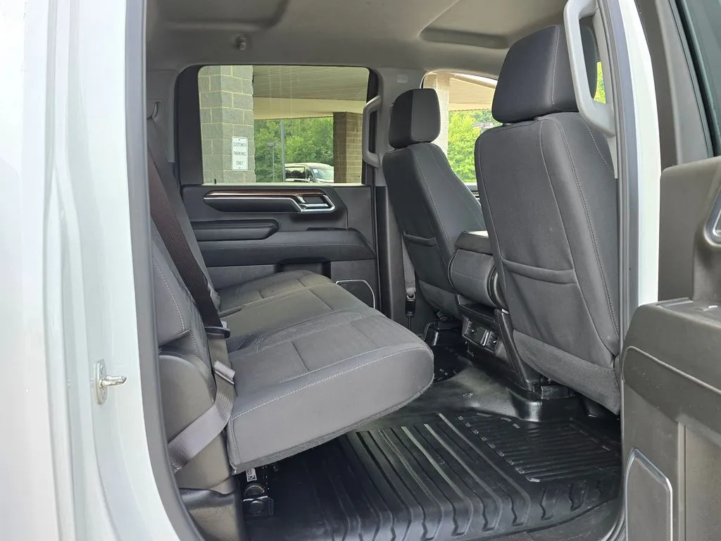 Chevrolet 3500HD photo 28