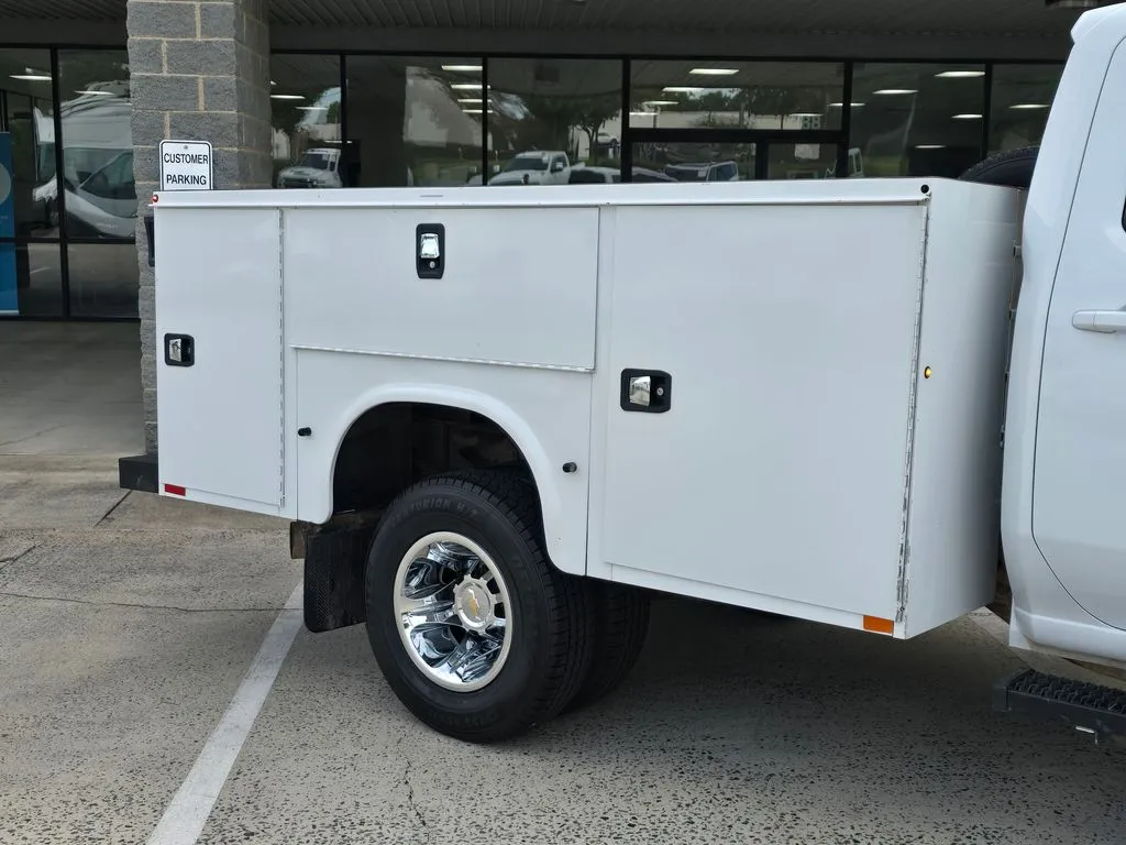 Chevrolet 3500HD photo 11