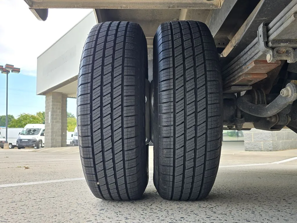 Chevrolet 3500HD photo 64