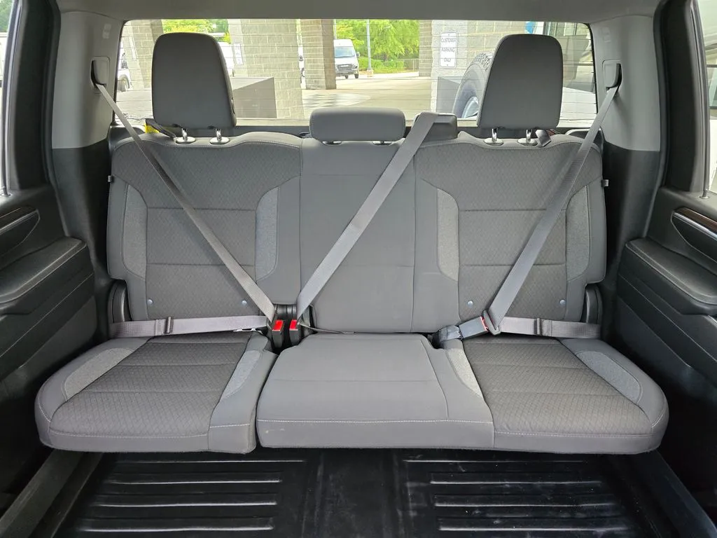 Chevrolet 3500HD photo 33