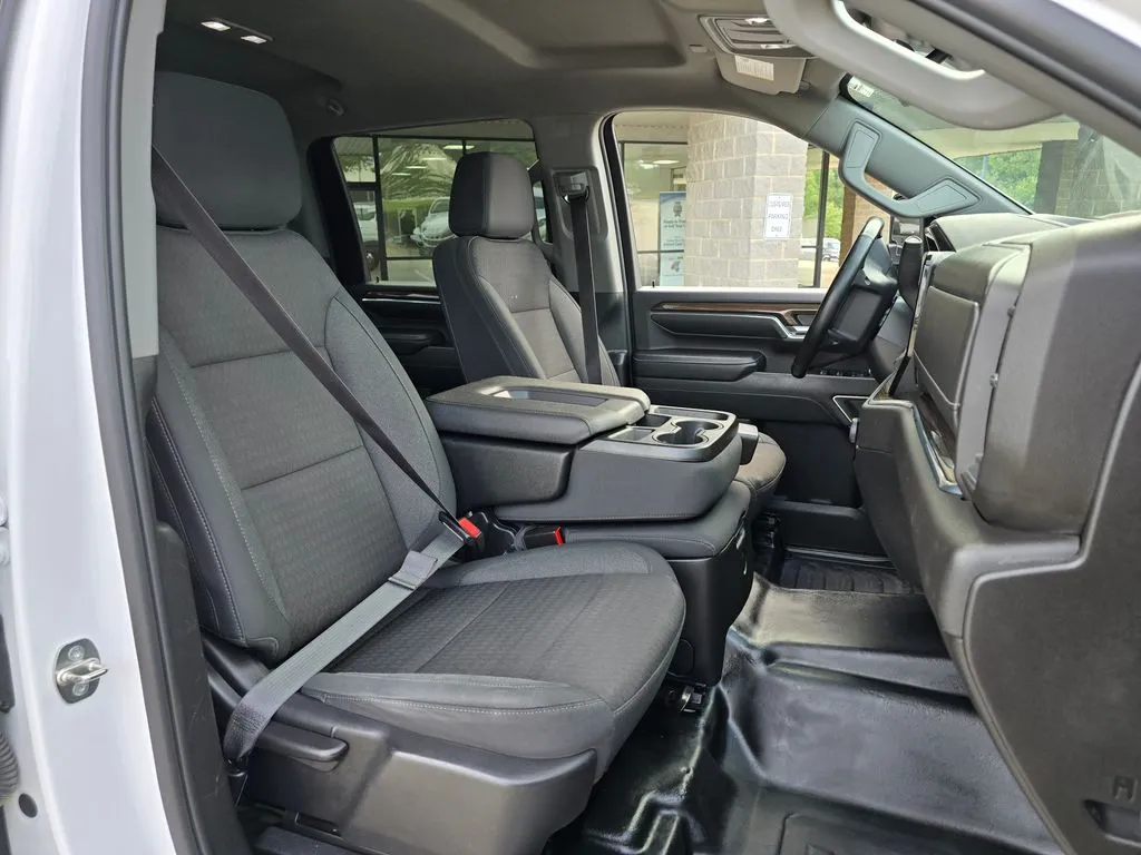 Chevrolet 3500HD photo 56