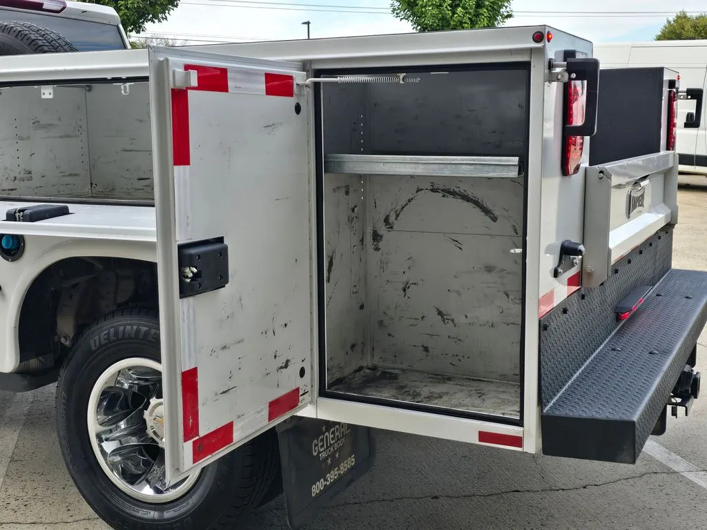 Chevrolet 3500HD photo 19