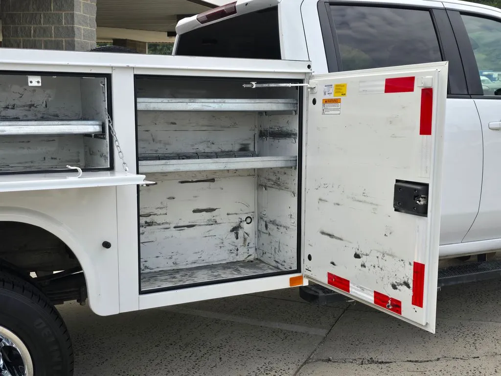 Chevrolet 3500HD photo 25
