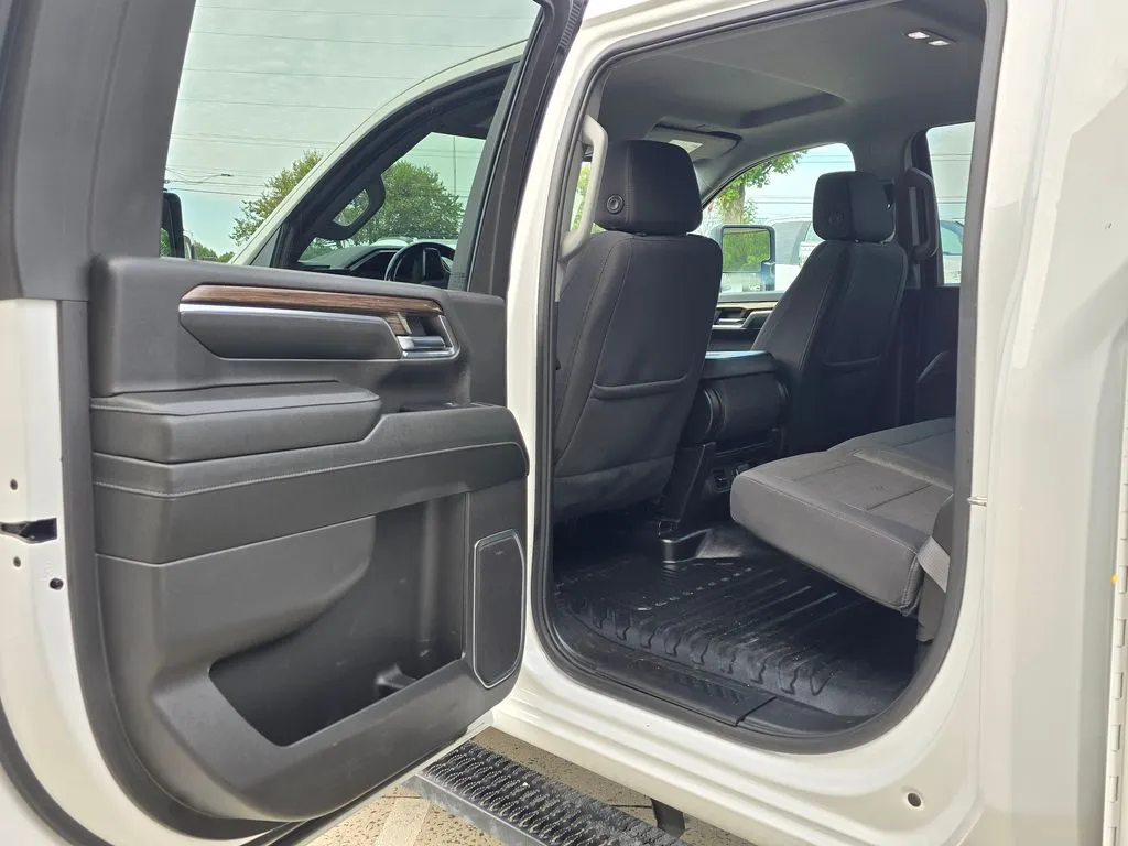 Chevrolet 3500HD photo 30
