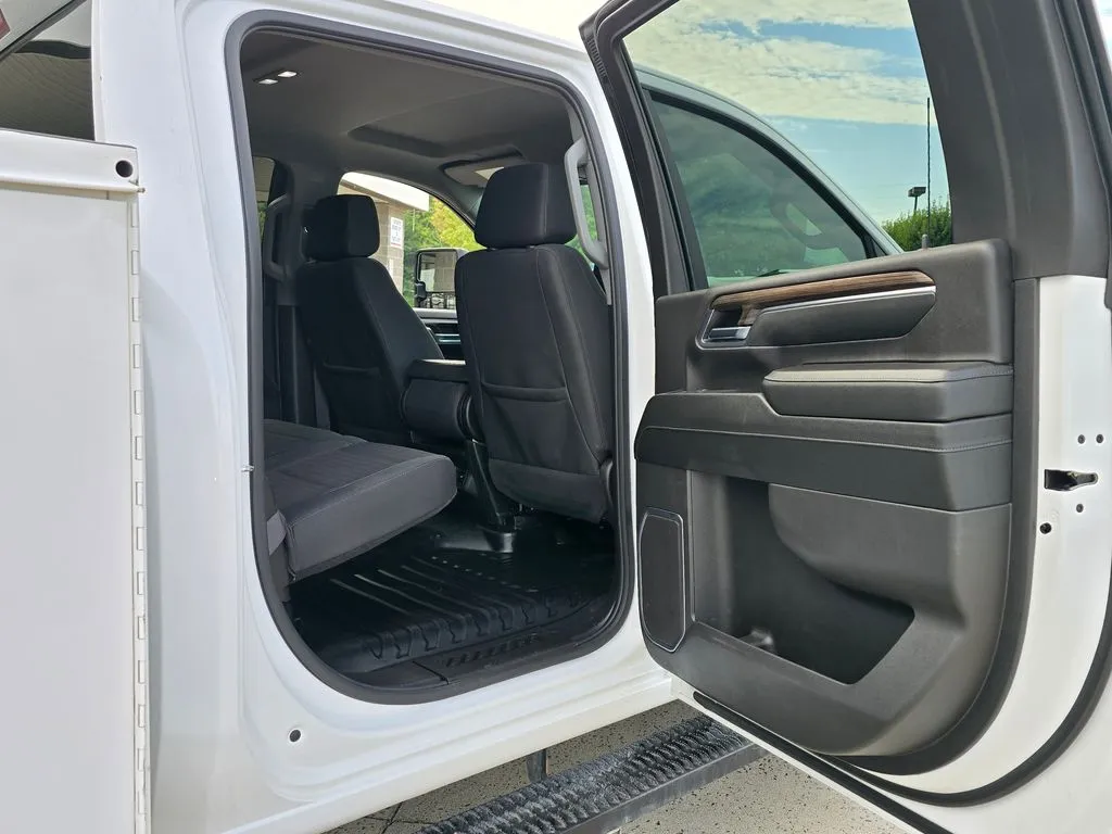 Chevrolet 3500HD photo 27