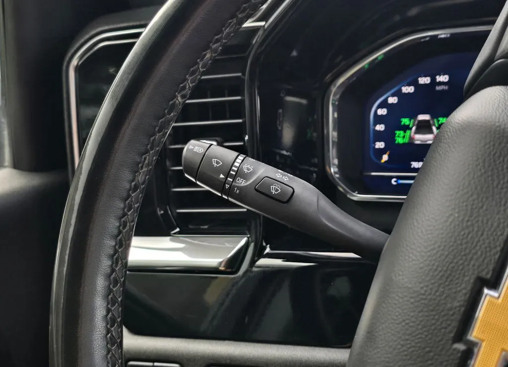 Chevrolet 3500HD photo 36
