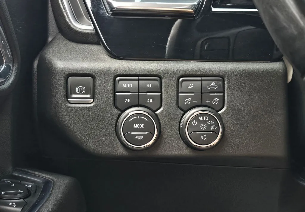 Chevrolet 3500HD photo 53