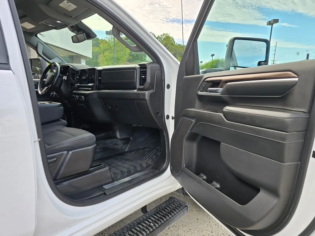 Chevrolet 3500HD photo 54