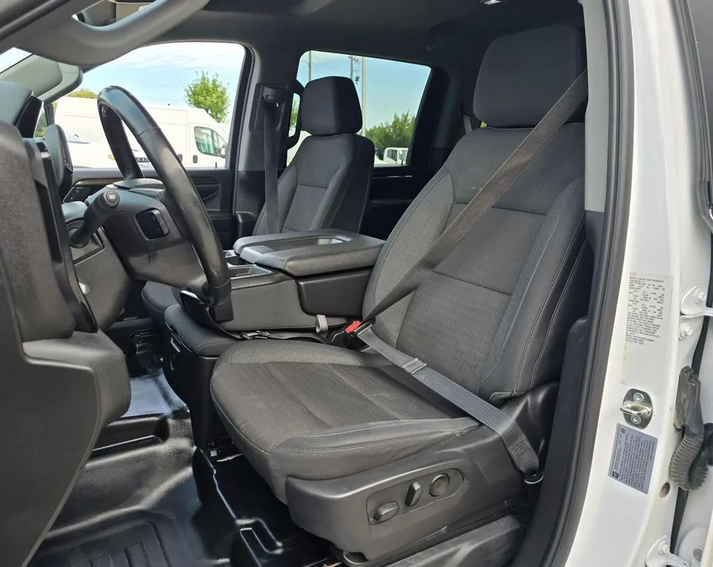 Chevrolet 3500HD photo 48