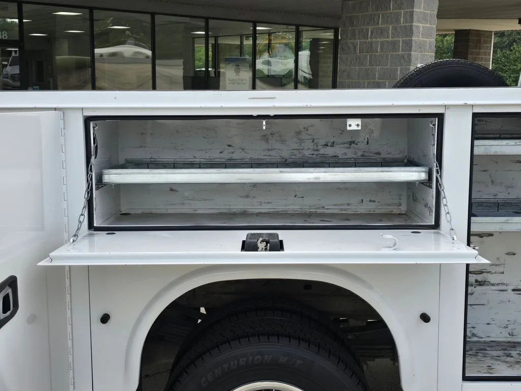 Chevrolet 3500HD photo 24