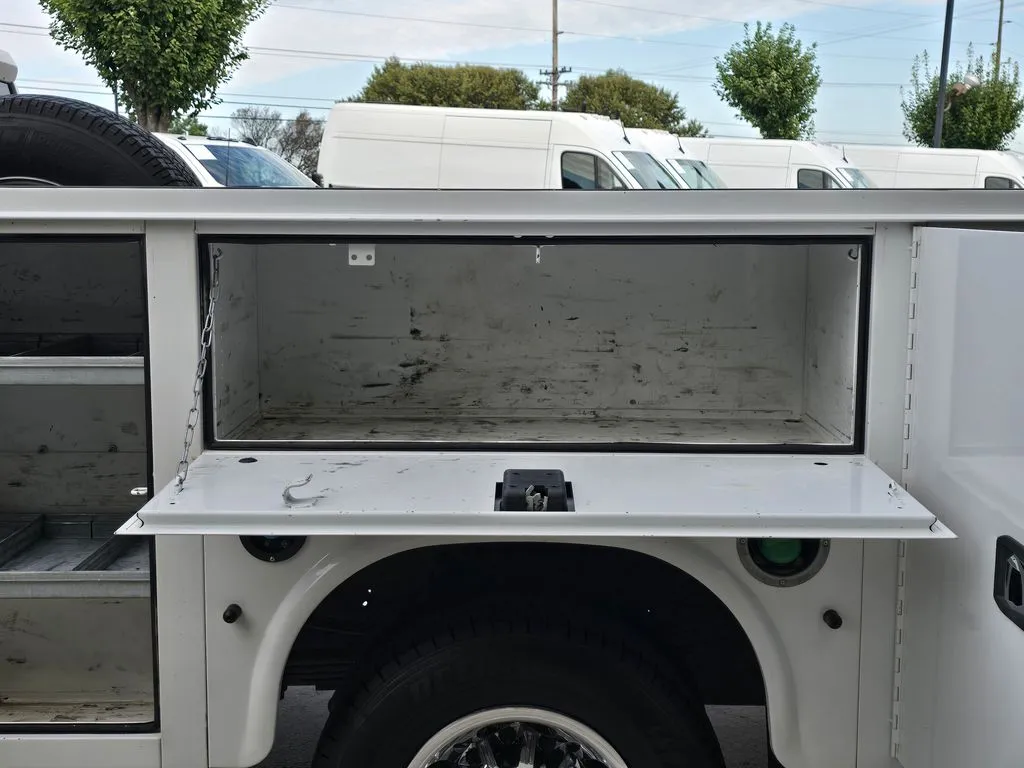 Chevrolet 3500HD photo 20