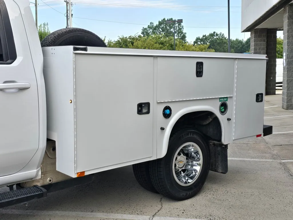 Chevrolet 3500HD photo 17