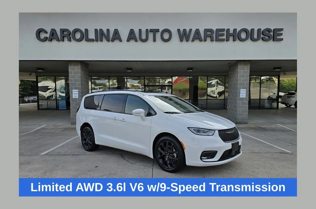 White 2022 Chrysler Pacifica Limited w/2nd Row Captain's Seating for sale in Concord, NC