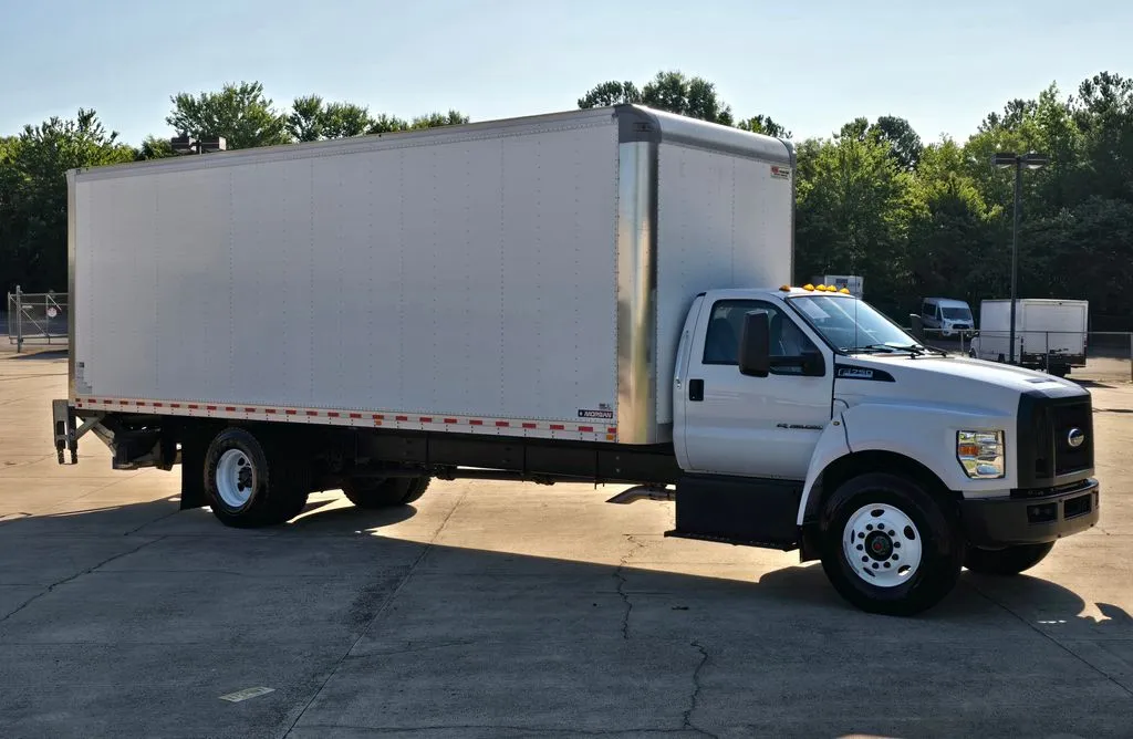 White 2021 Ford F-750SD 26ft Box w/3,000lb Liftgate for sale in Concord, NC