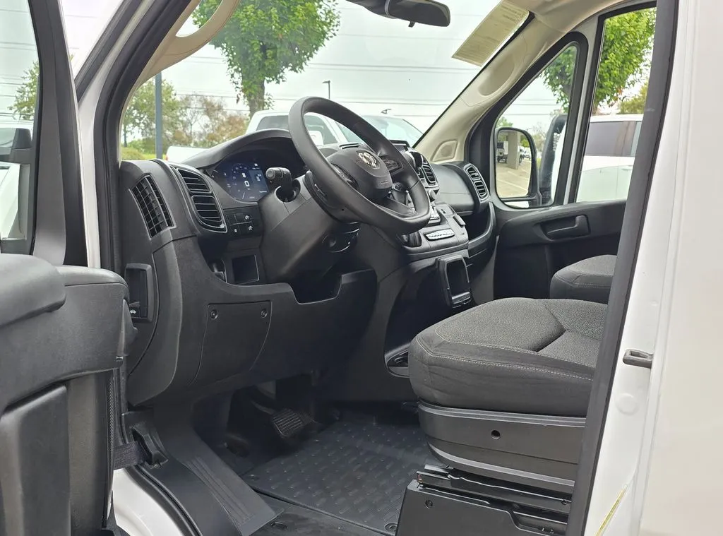 Ram ProMaster 2500 photo 29