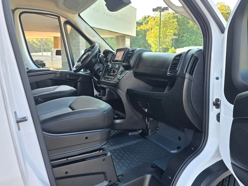 Ram ProMaster 2500 photo 35