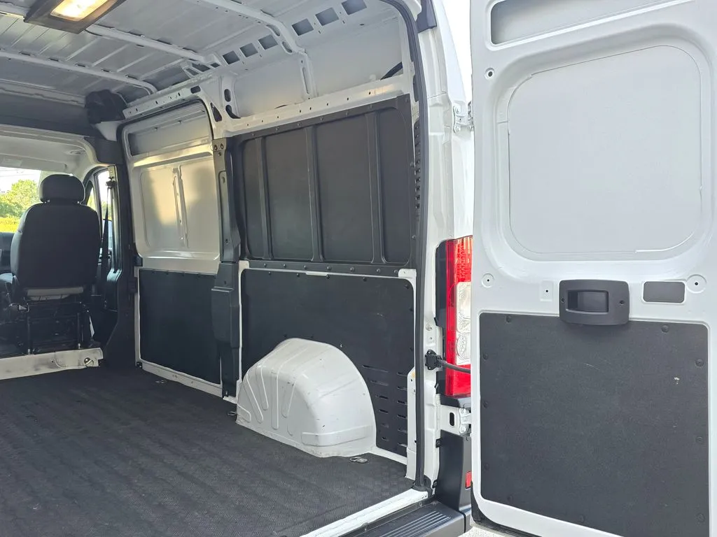 Ram ProMaster 2500 photo 14
