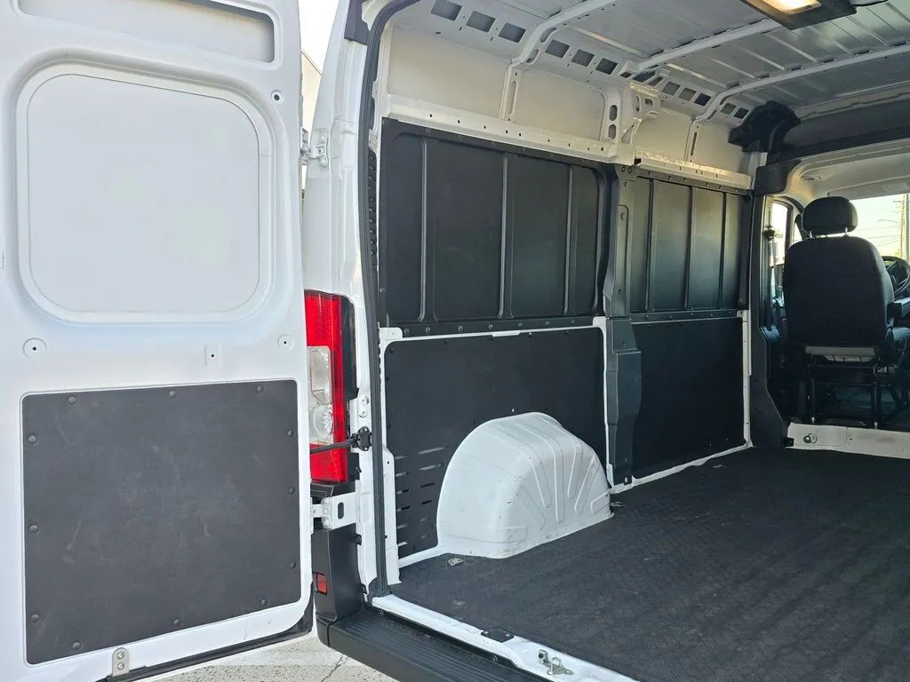 Ram ProMaster 2500 photo 12