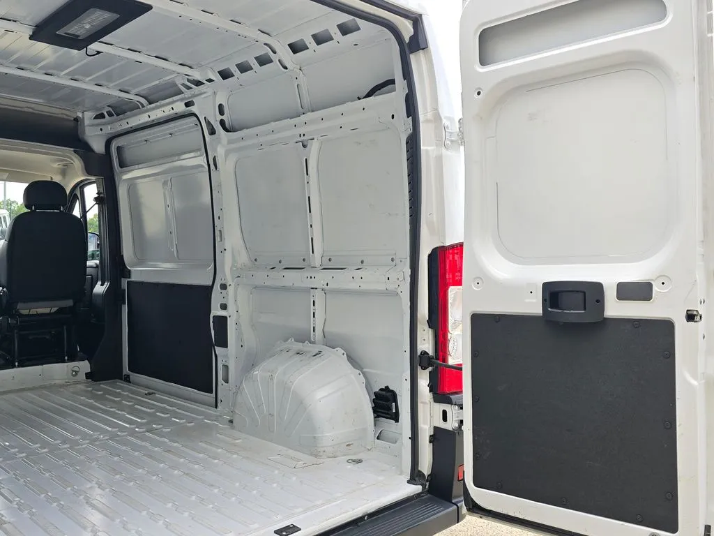 Ram ProMaster 2500 photo 14