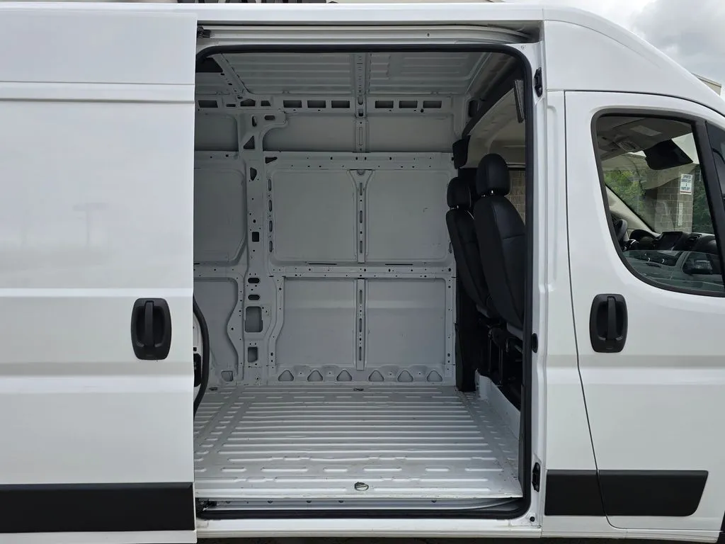Ram ProMaster 2500 photo 16