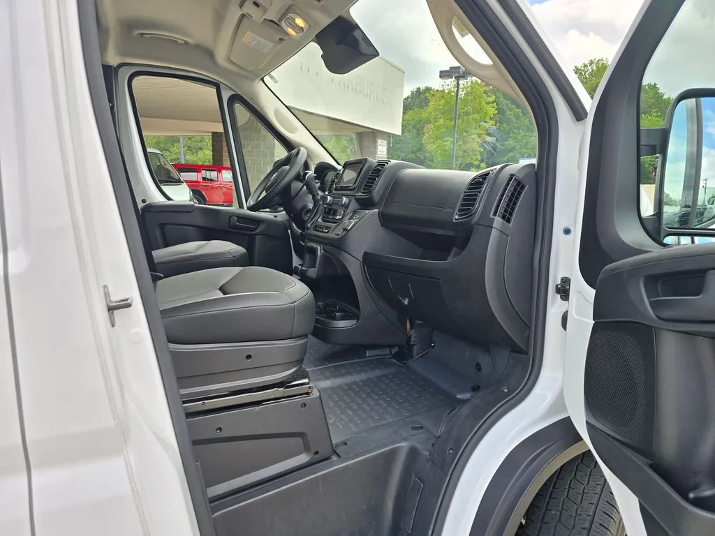 Ram ProMaster 2500 photo 35