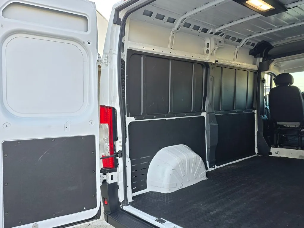 Ram ProMaster 2500 photo 12