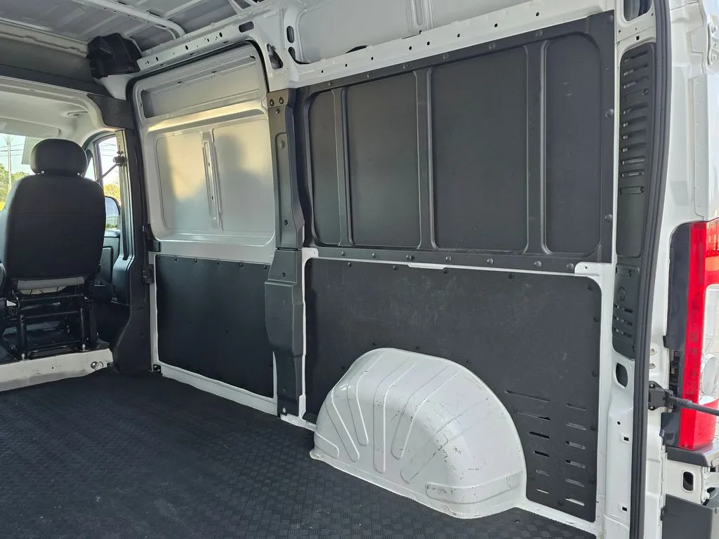 Ram ProMaster 2500 photo 15