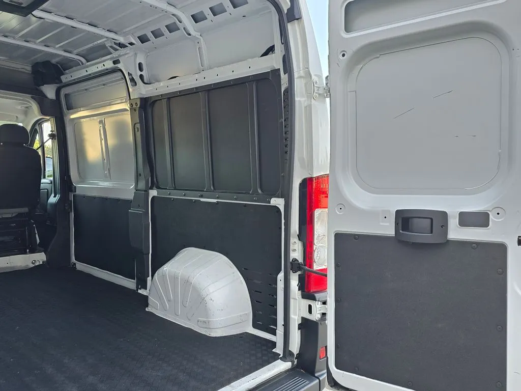 Ram ProMaster 2500 photo 14