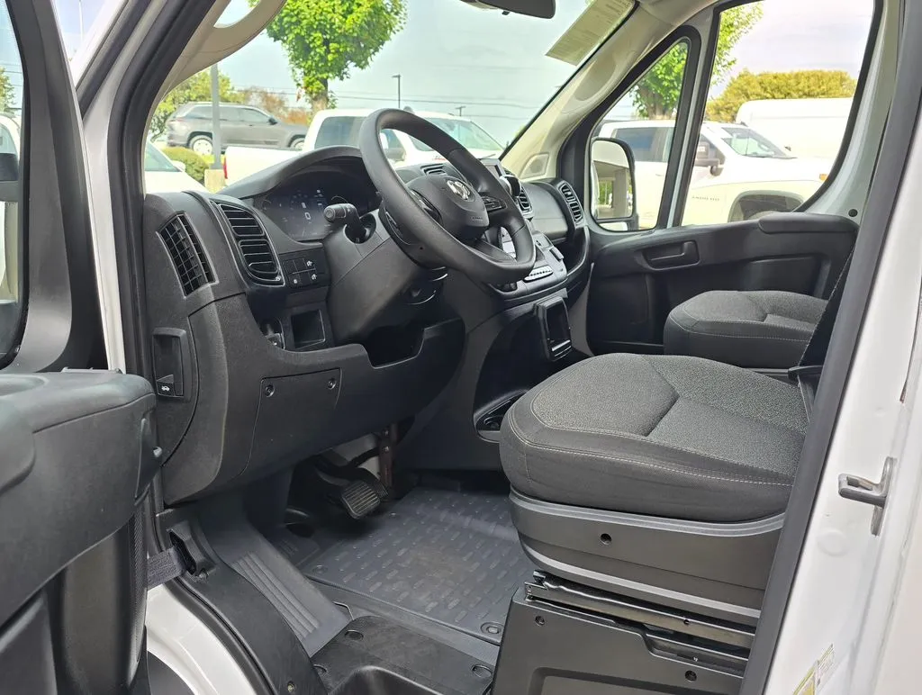Ram ProMaster 2500 photo 29