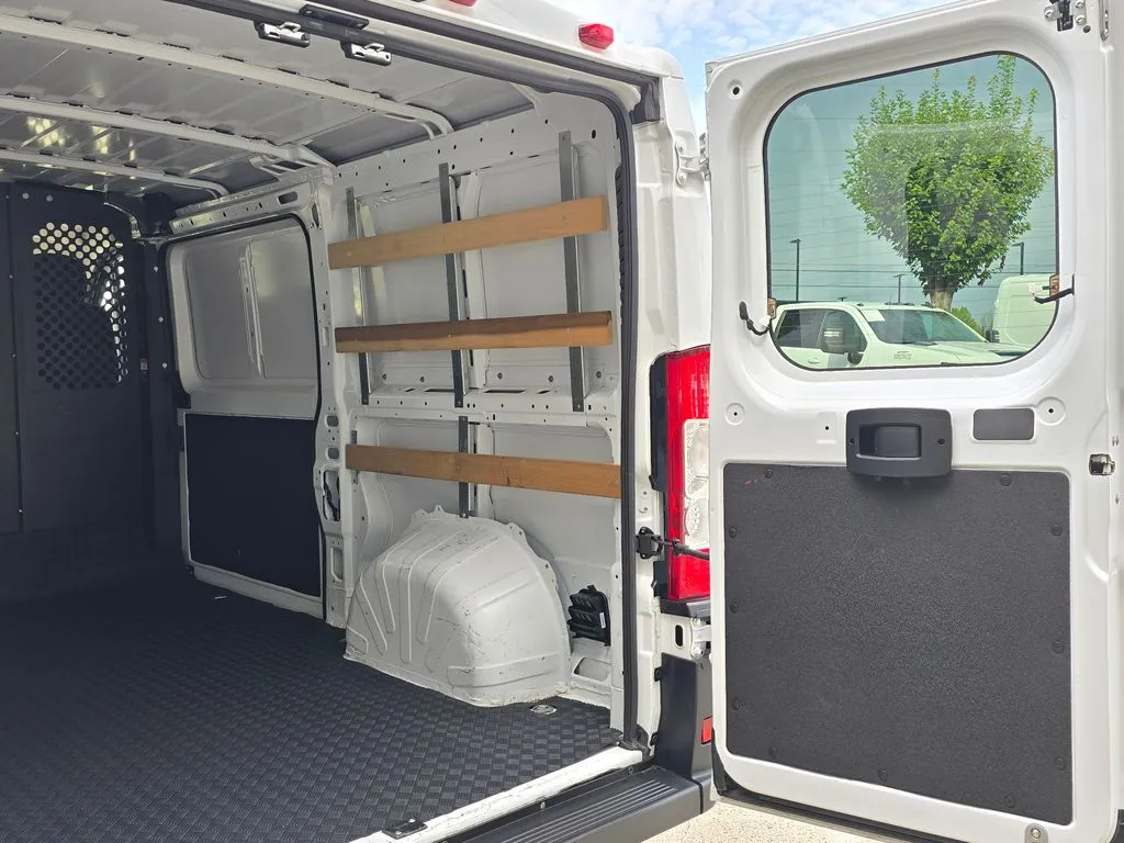 Ram ProMaster 2500 photo 14