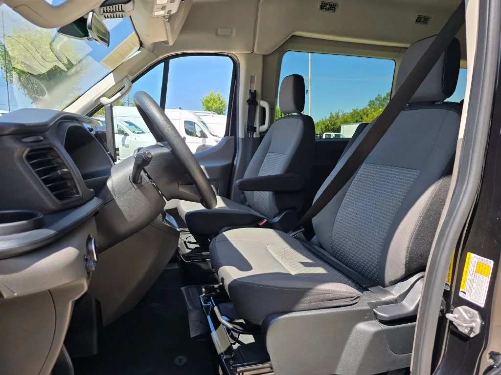 Ford Transit-350 photo 30