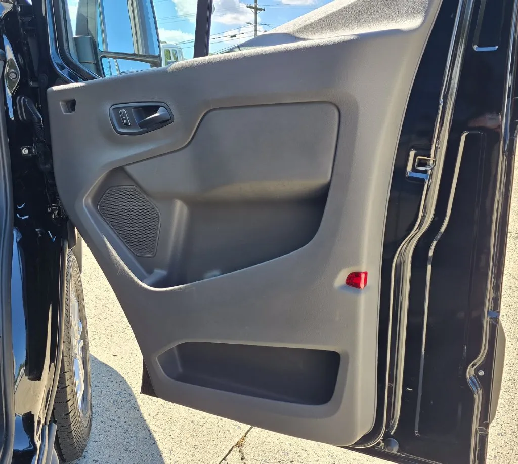 Ford Transit-350 photo 36