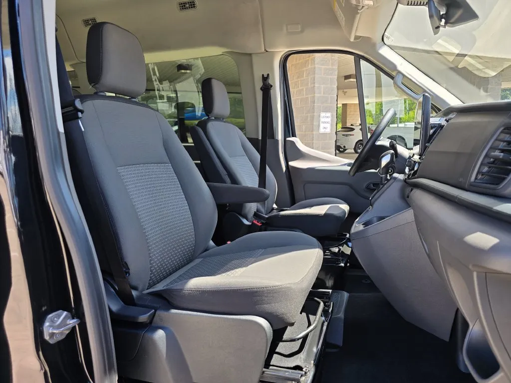 Ford Transit-350 photo 35