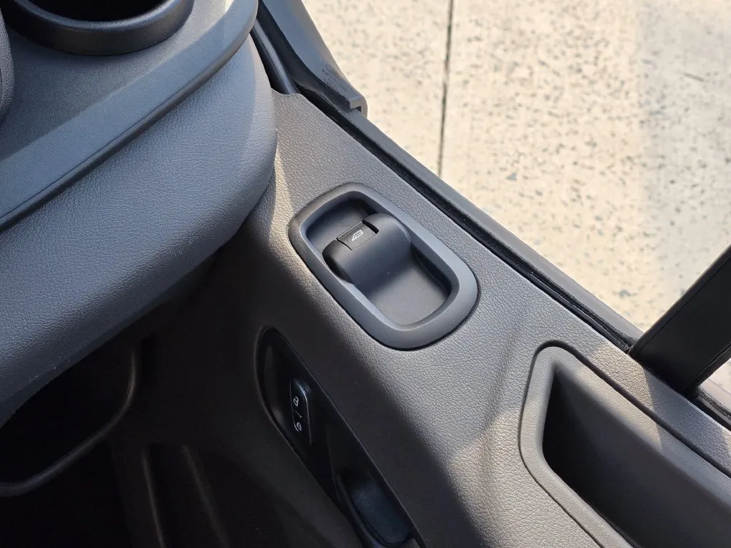 Ford Transit-350 photo 37