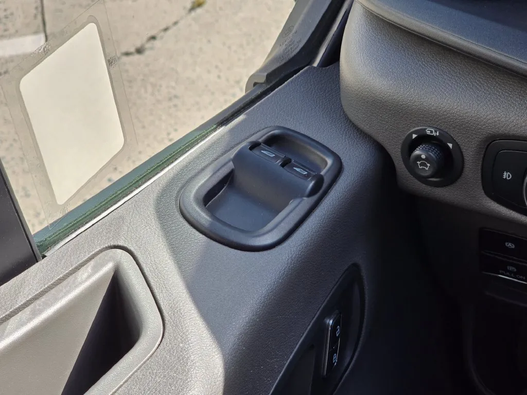 Ford Transit-350 photo 32