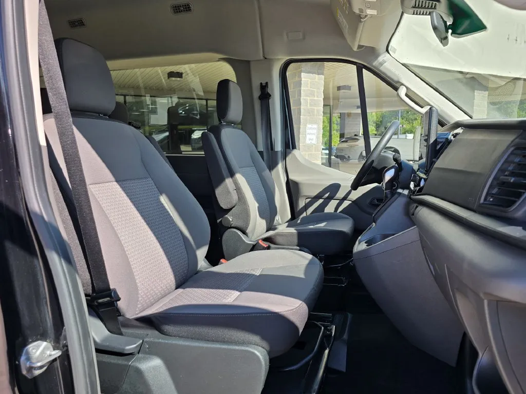Ford Transit-350 photo 35