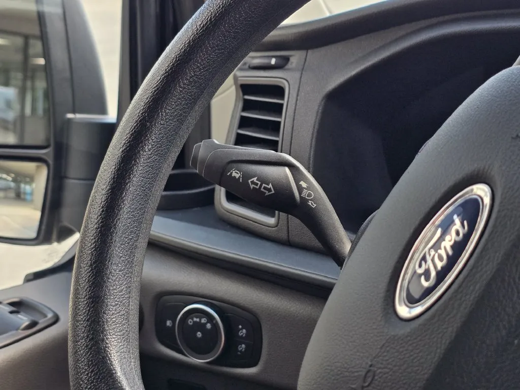 Ford Transit-350 photo 17