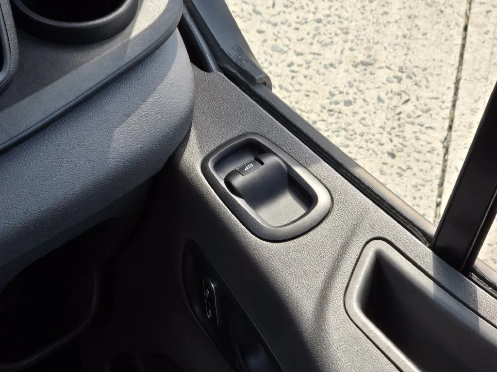 Ford Transit-350 photo 37