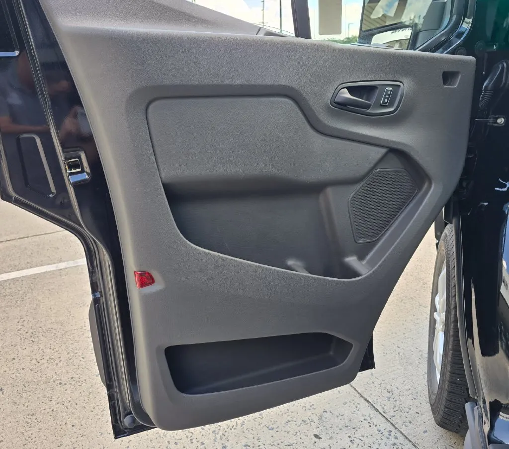 Ford Transit-350 photo 31